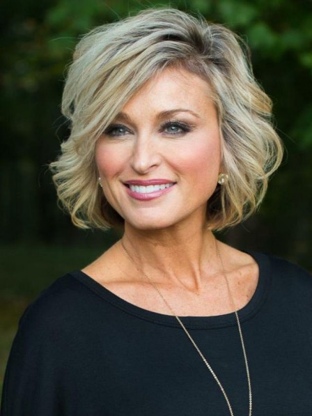 Short Synthetic Blonde Hair Wig For Women Over 40